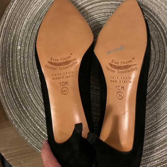 NWOB Evan Picone Atlantis suede  gold embroidered classic Holiday pumps size 10M - Picture 5 of 6